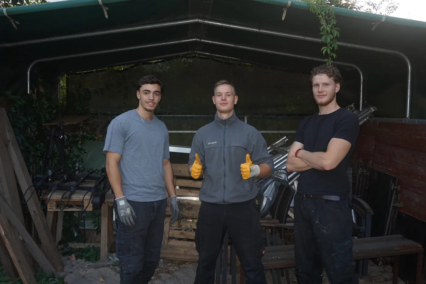 Nuri, Martin und Luca gemeinsam bei der Arbeit für ELEMENT